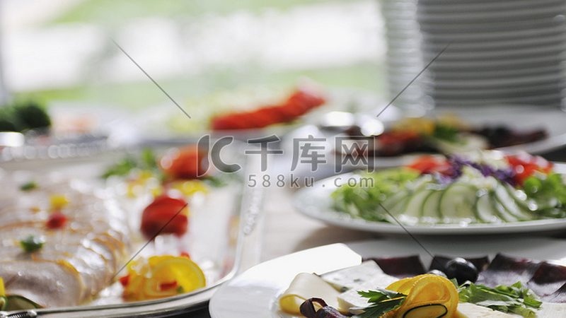 餐饮加盟与直营：模式差异与选择考量